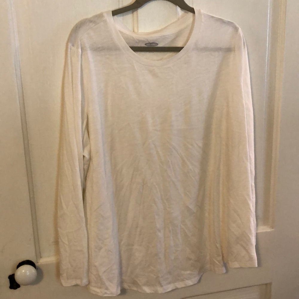 Women’s white long sleeve tee